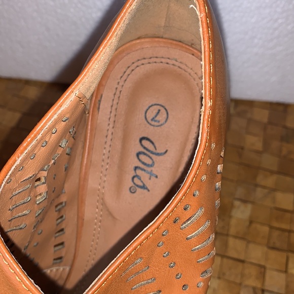Dots chesnut and cork peep toe wedges. Size 7. - Picture 7 of 7